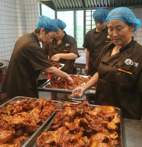 现在做什么生意赚钱投资小利润大,什么生意投资小赚钱快