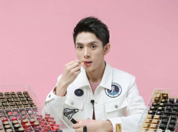 与李佳琦50余场直播带货（跨境电商直播平台）